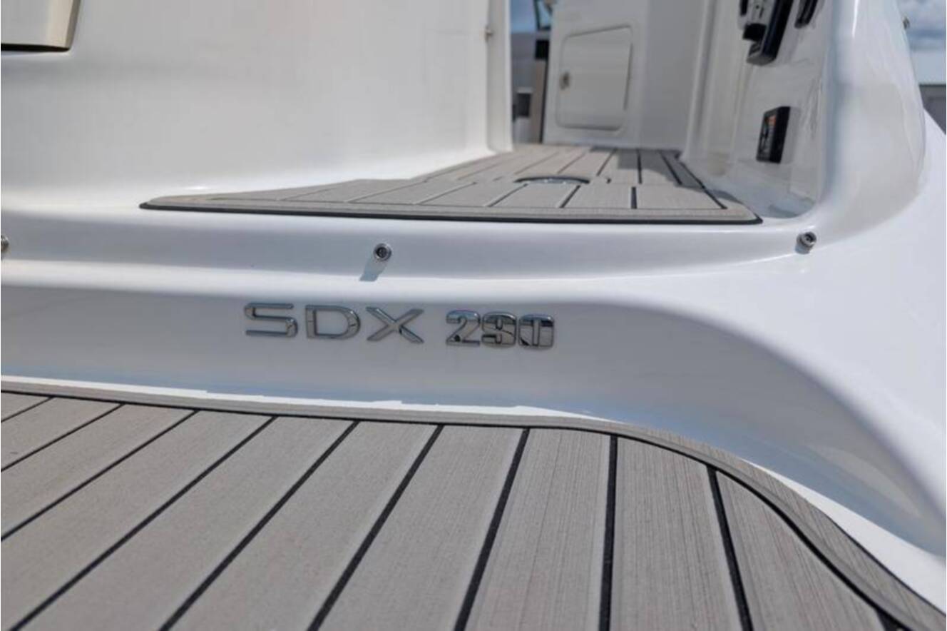 A photo of this 2025 Sea Ray SDX 290