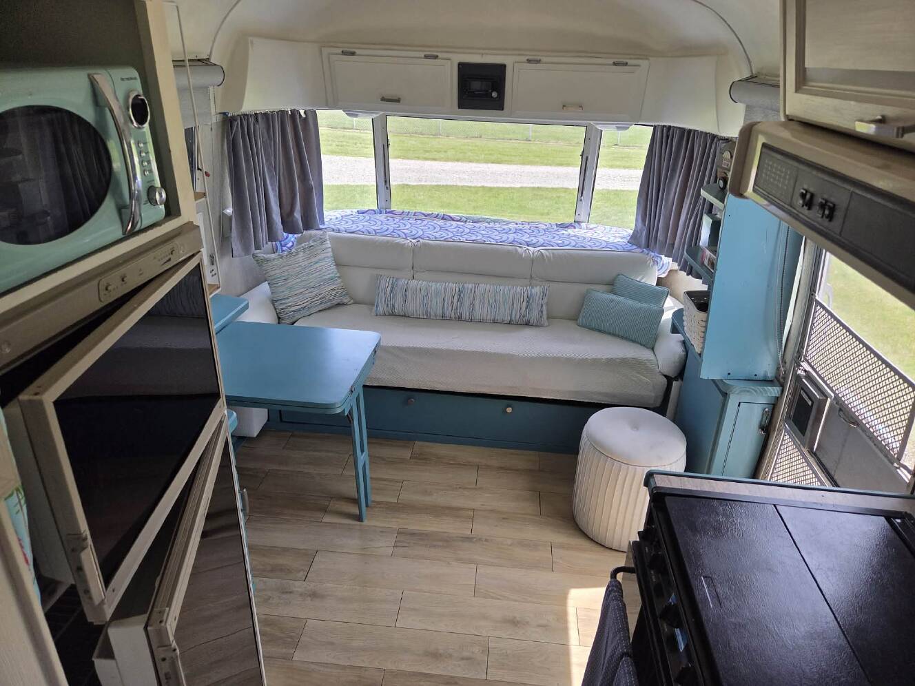 A photo of this 1994 Airstream EXCELLA 25