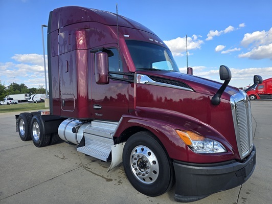 2023 KENWORTH T680 in Leawood, KS