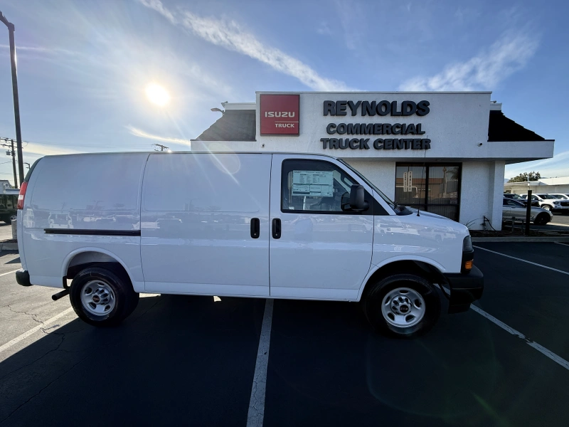 2025 GMC SAVANA 2500 V6 GAS