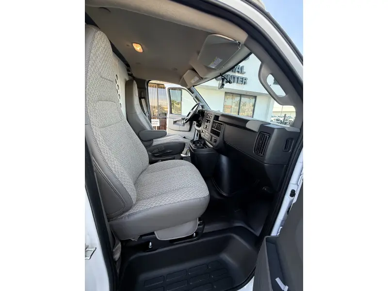 2025 GMC SAVANA 2500 V6 GAS