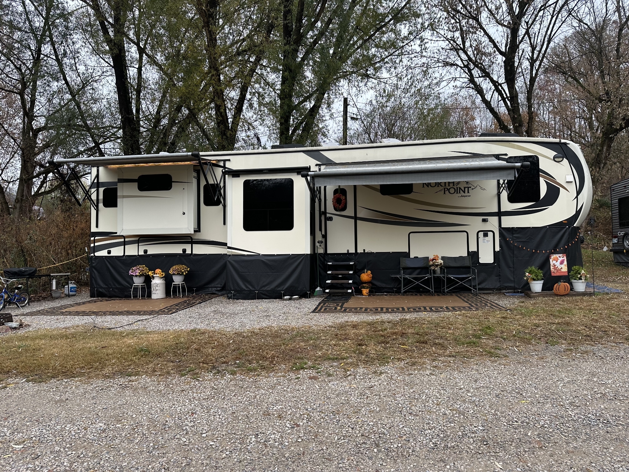 2017 Jayco NORTH POINT 387RDFS RV