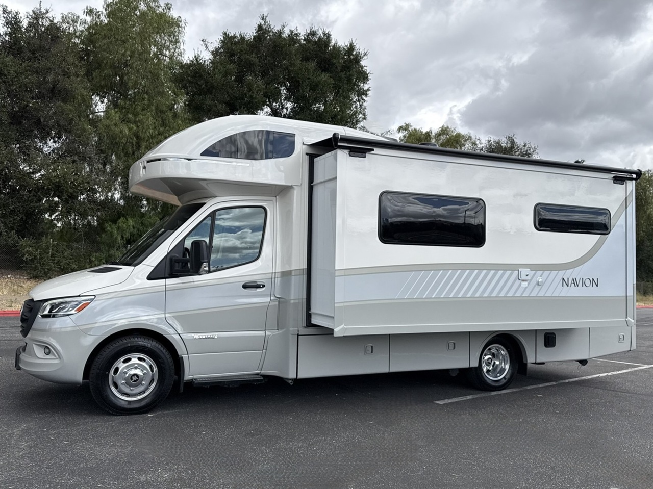 2027 Winnebago NAVION 24D in thousand oaks CA