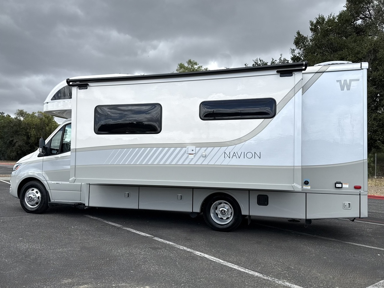2027 Winnebago NAVION 24D in thousand oaks CA