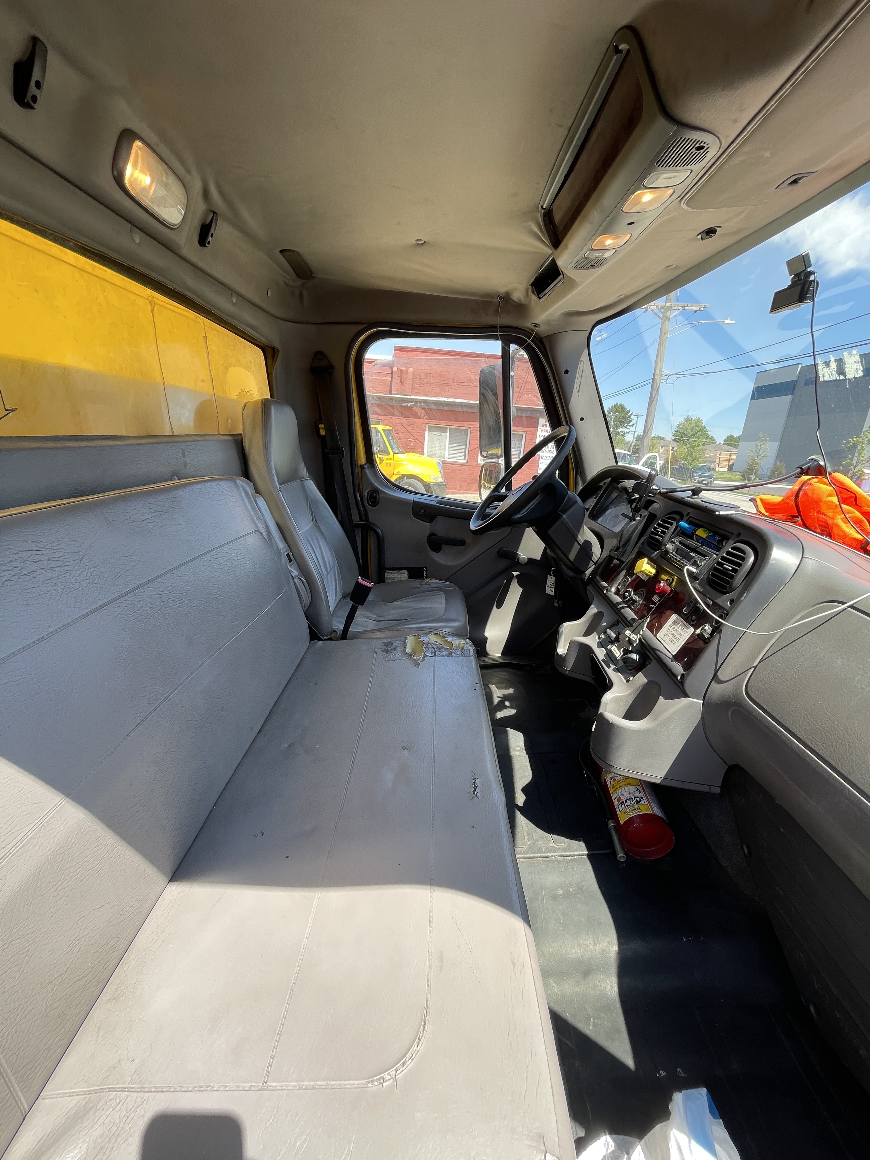 2013 FREIGHTLINER Business Class M2 106 in Burbank, IL