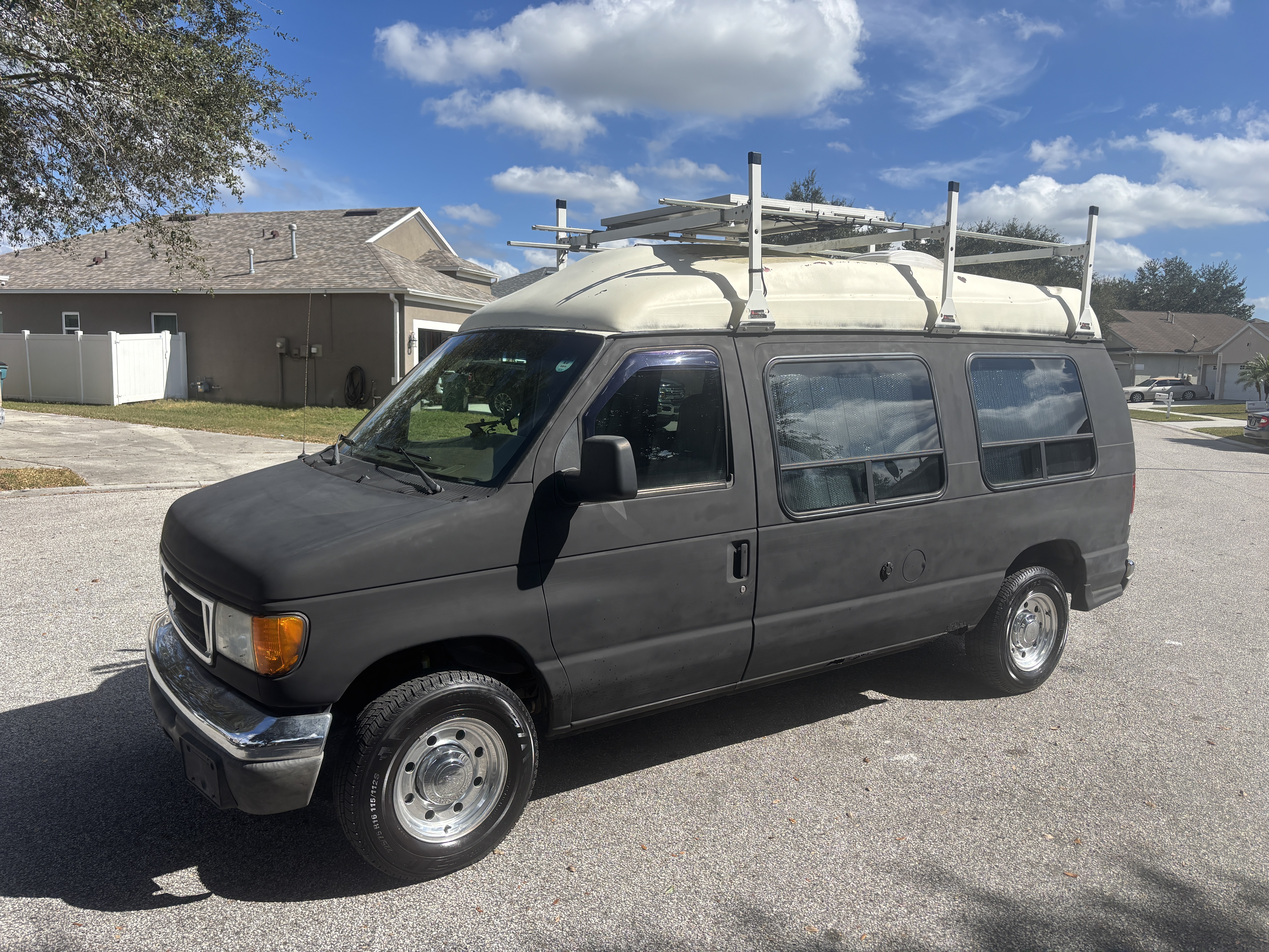 2004 Ford ECONOLLINE 250S in lutz FL