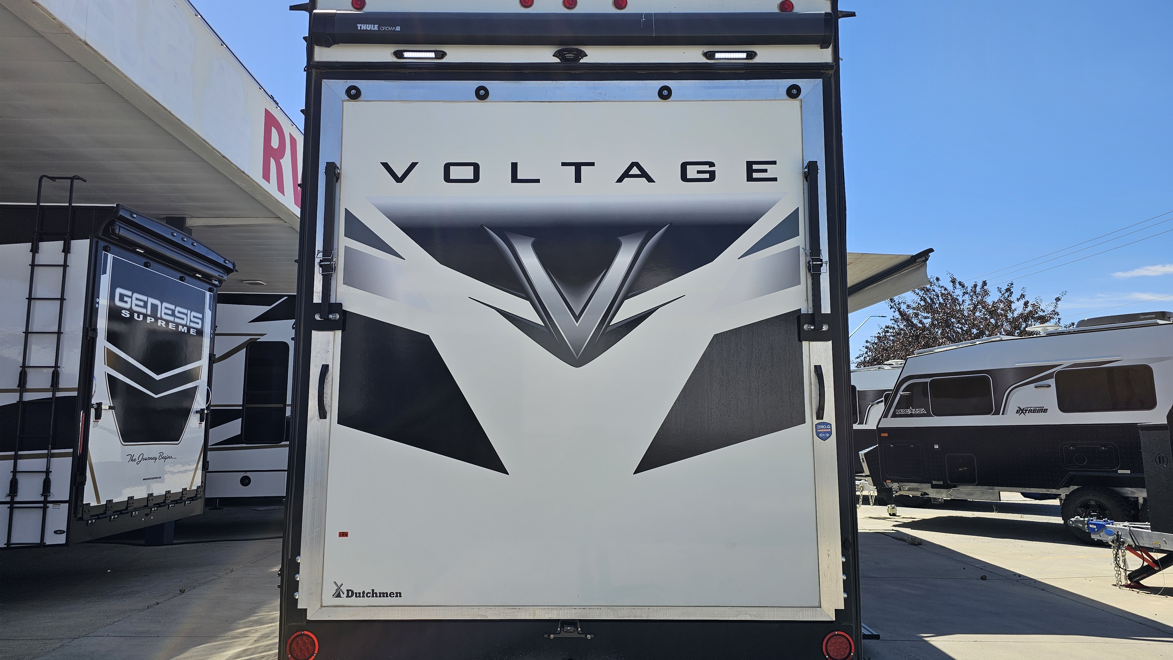 2022 Dutchmen VOLTAGE 4245 Fifth Wheel Toy Hauler RV