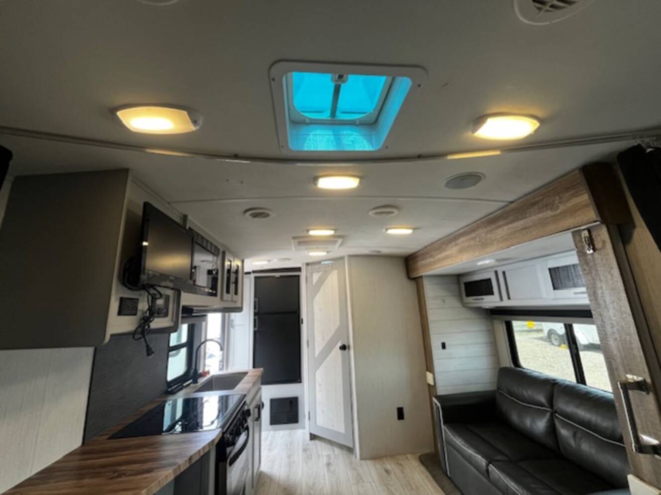 A photo of this 2022 Heartland NORTH TRAIL ULTRA LITE ID21RBSS