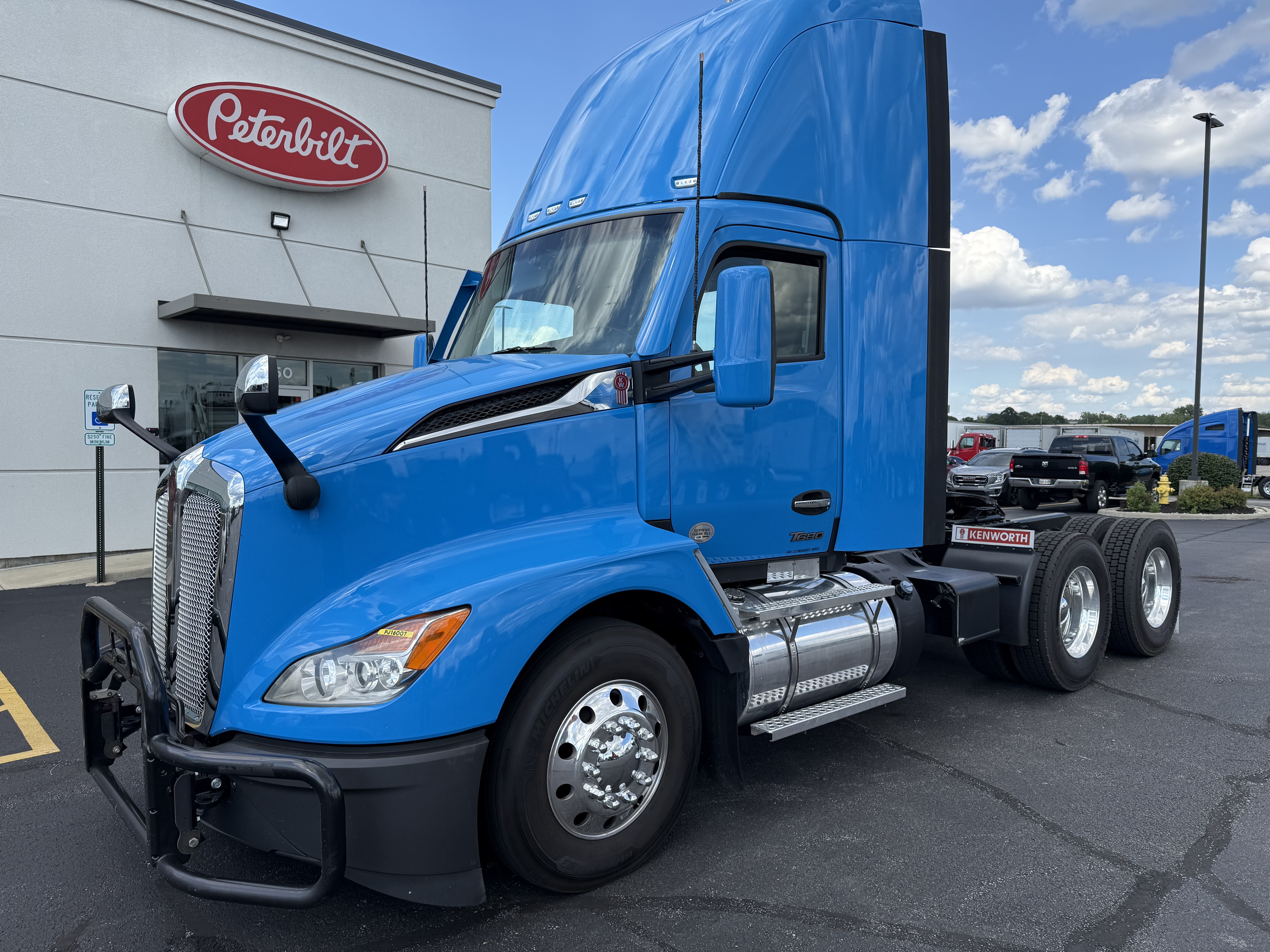2023 KENWORTH T680 in Cincinnati, OH