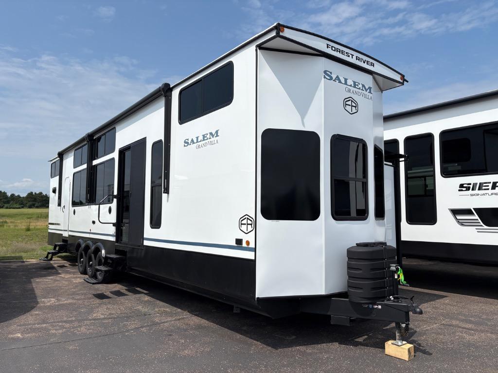 2027 Forest River Rv Salem Grand Villa 42ZEN in arkansaw WI