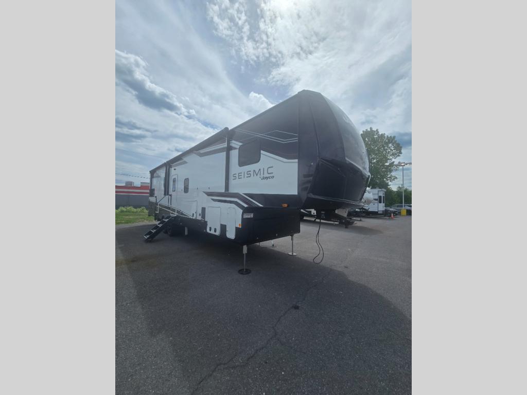 2027 Jayco SEISMIN 359 in moorefield WV