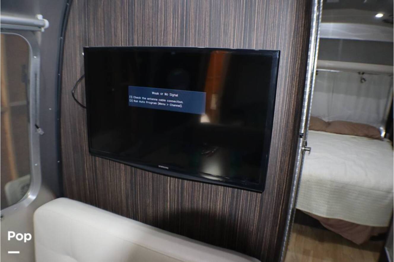 A photo of this 2017 Airstream International Signature 28RB