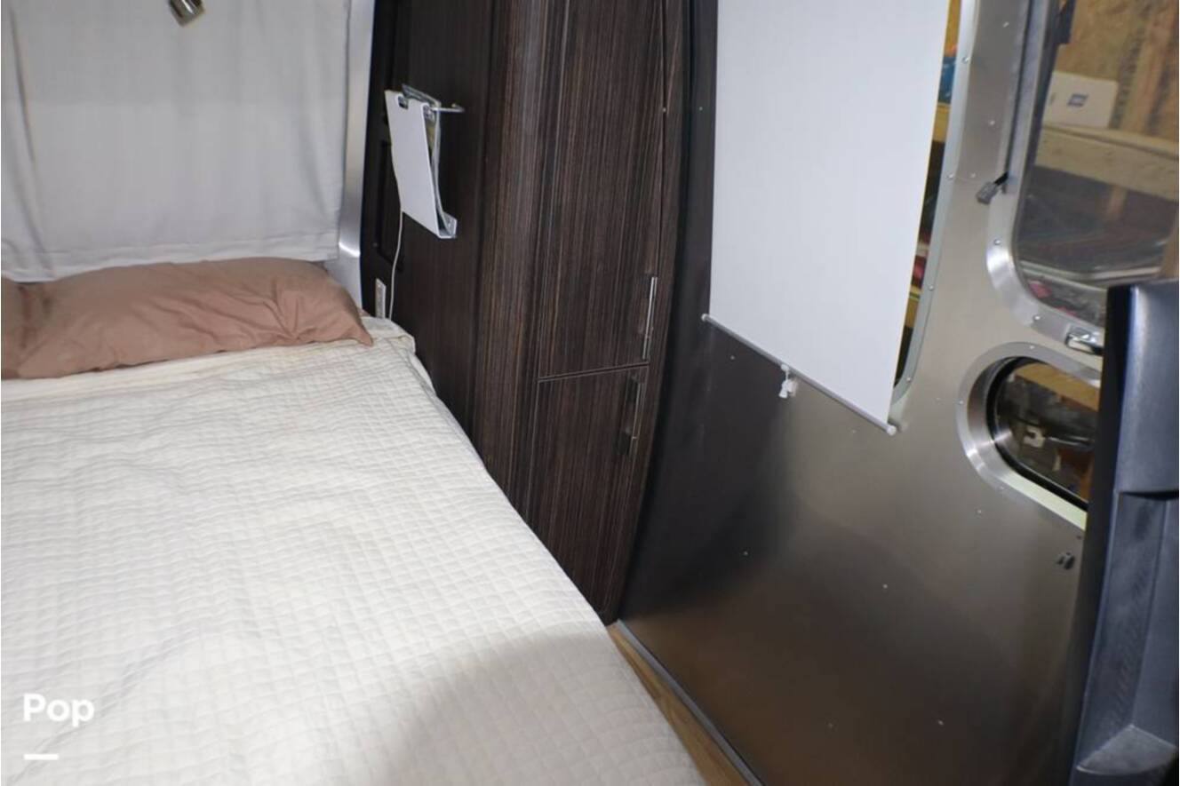 A photo of this 2017 Airstream International Signature 28RB