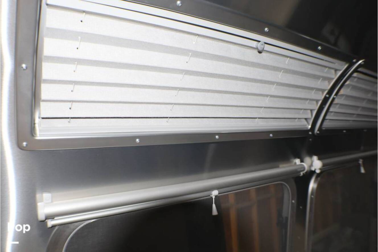 A photo of this 2017 Airstream International Signature 28RB