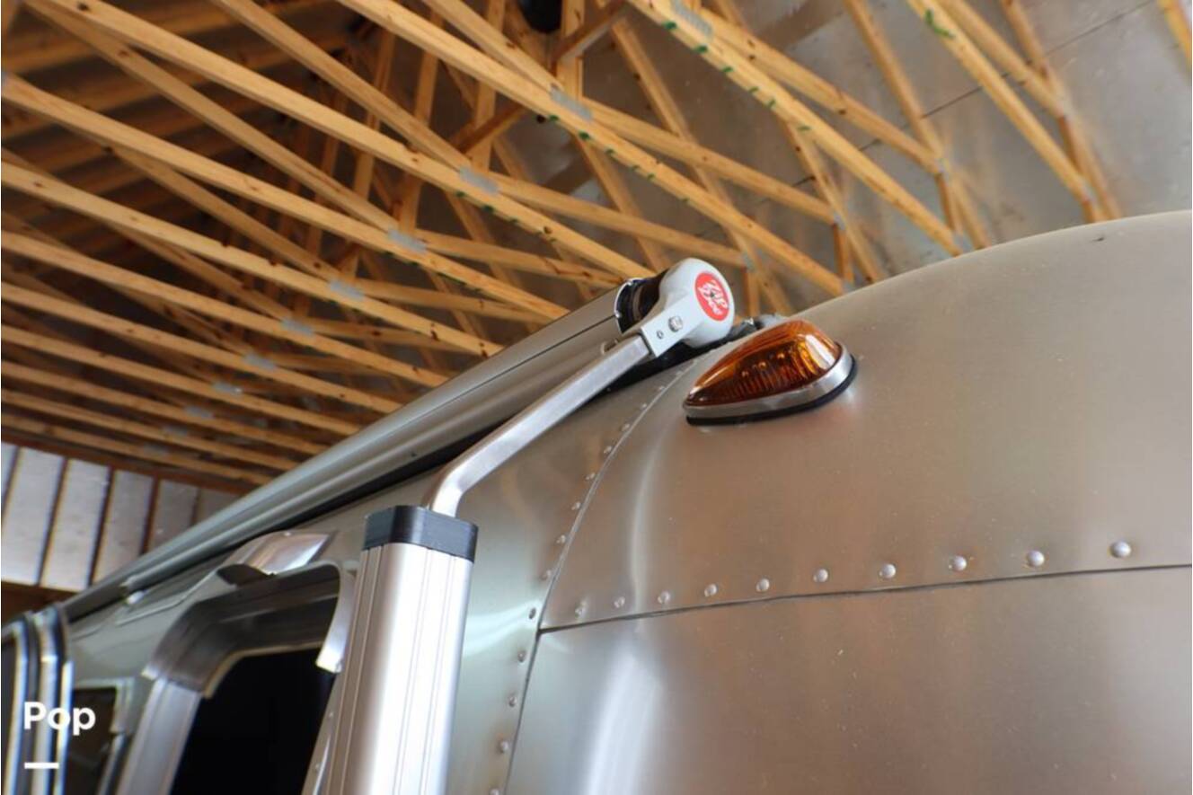 A photo of this 2017 Airstream International Signature 28RB