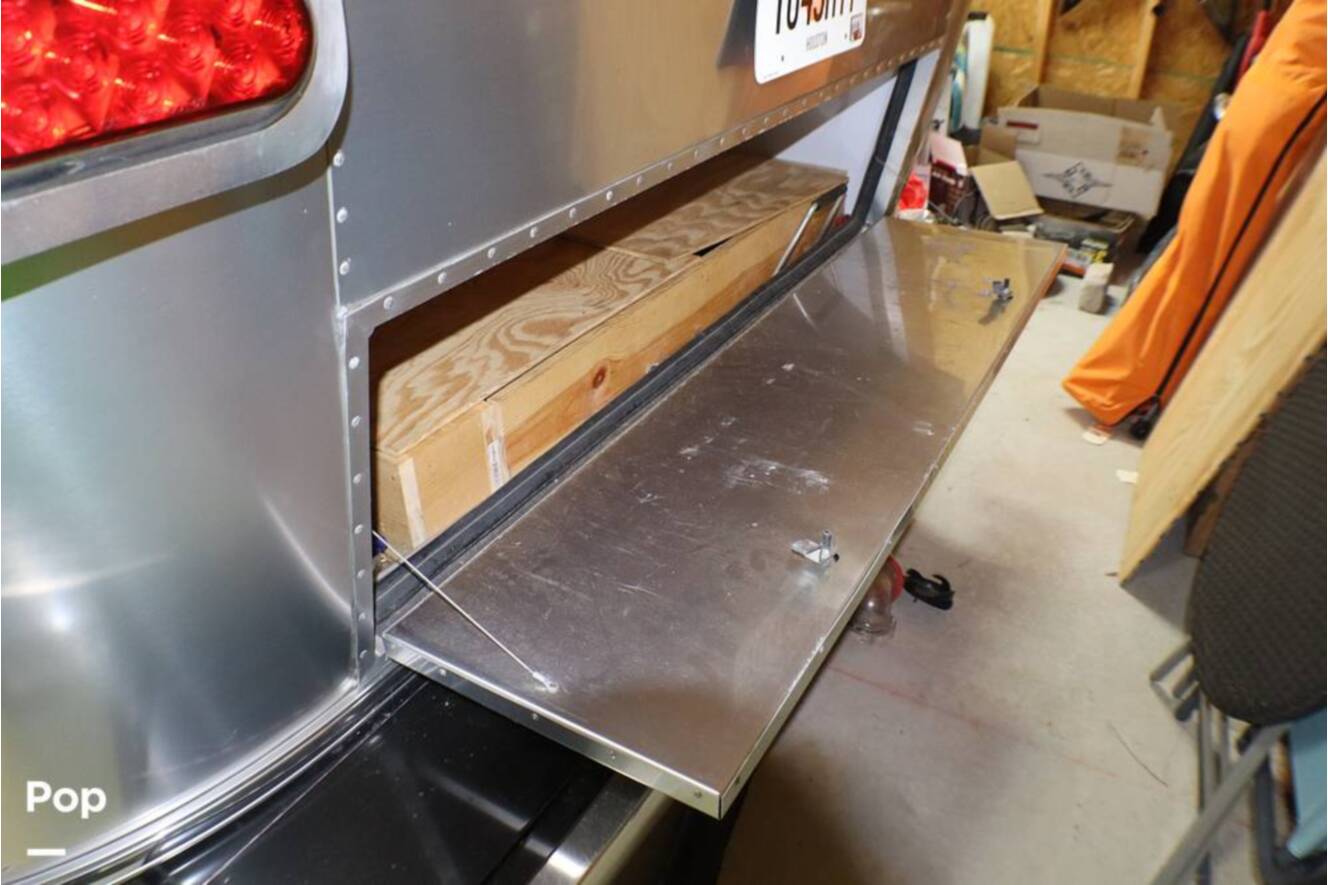 A photo of this 2017 Airstream International Signature 28RB