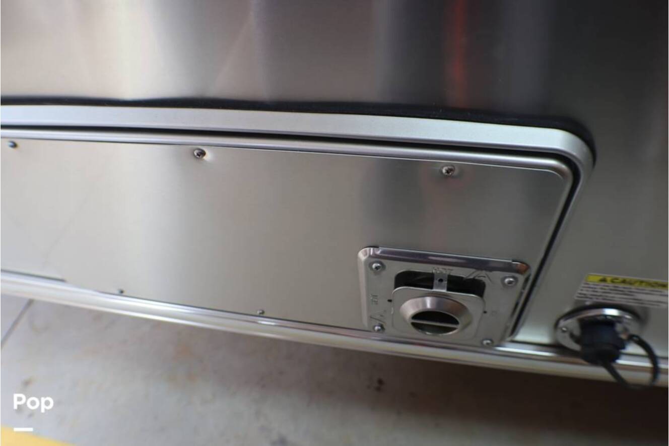 A photo of this 2017 Airstream International Signature 28RB
