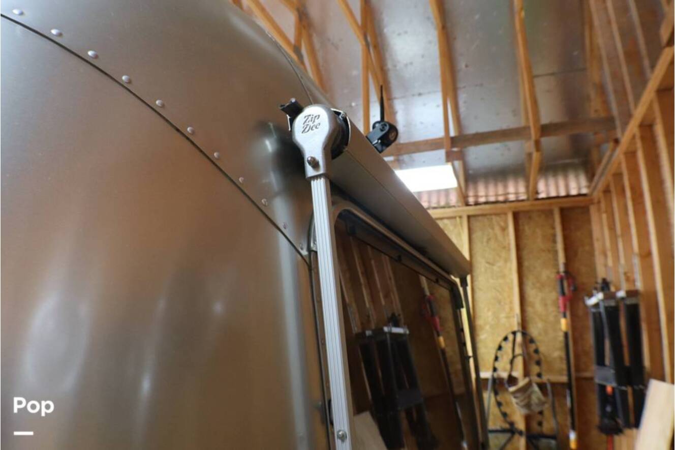 A photo of this 2017 Airstream International Signature 28RB