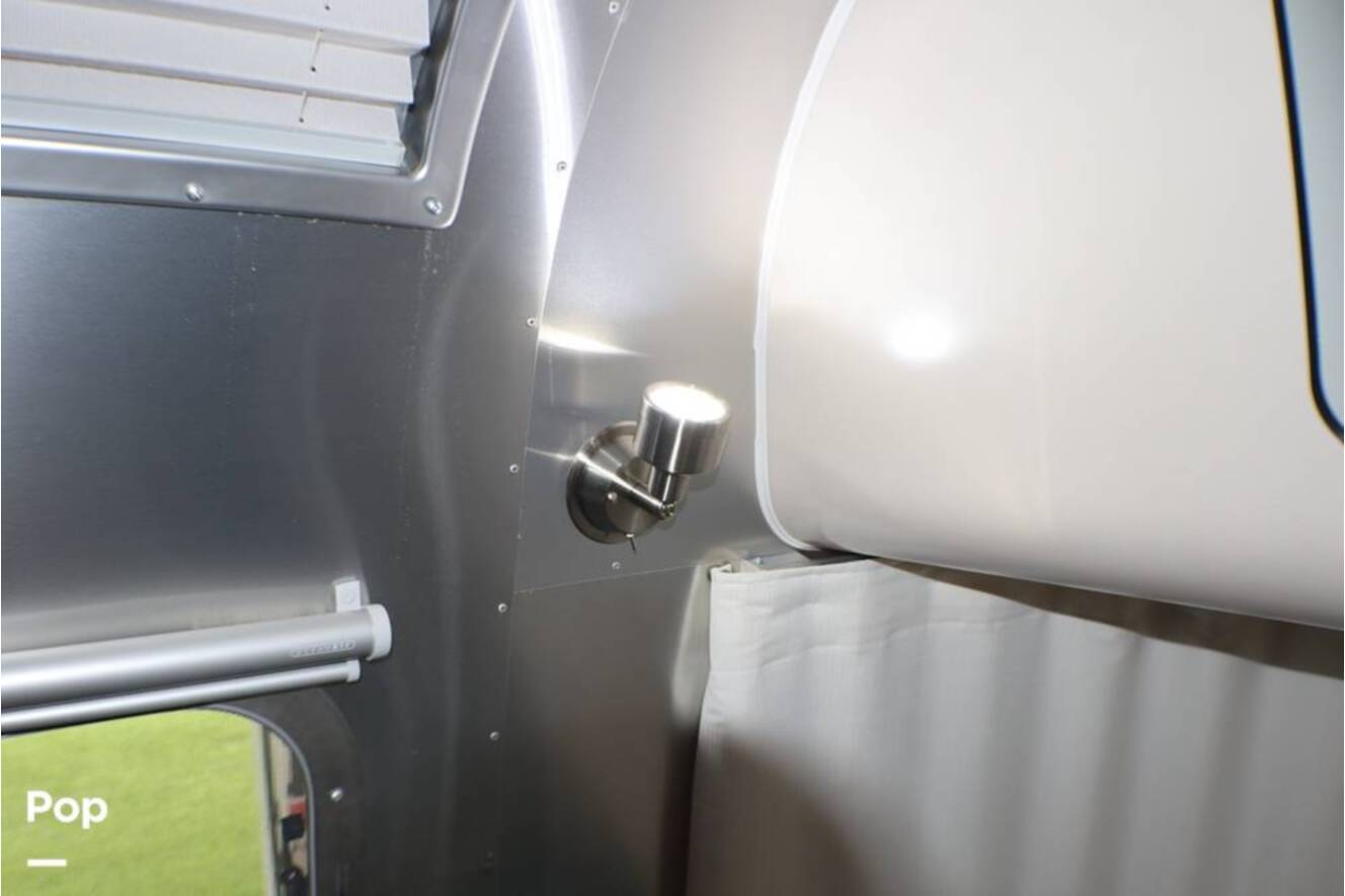 A photo of this 2017 Airstream International Signature 28RB