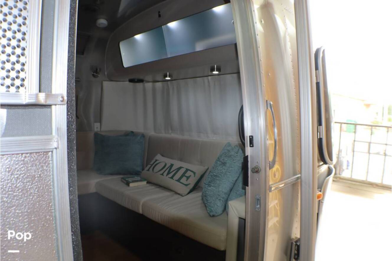 A photo of this 2017 Airstream International Signature 28RB