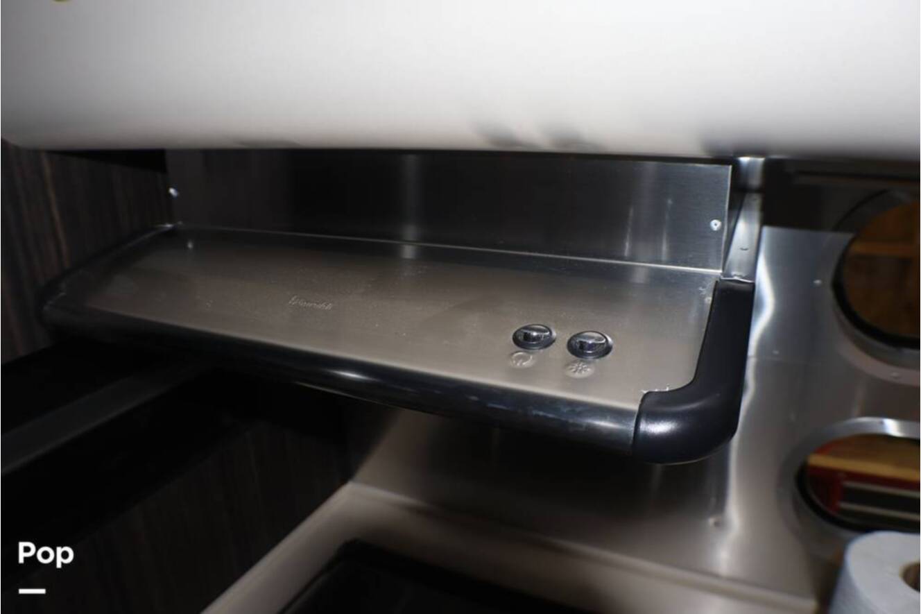 A photo of this 2017 Airstream International Signature 28RB