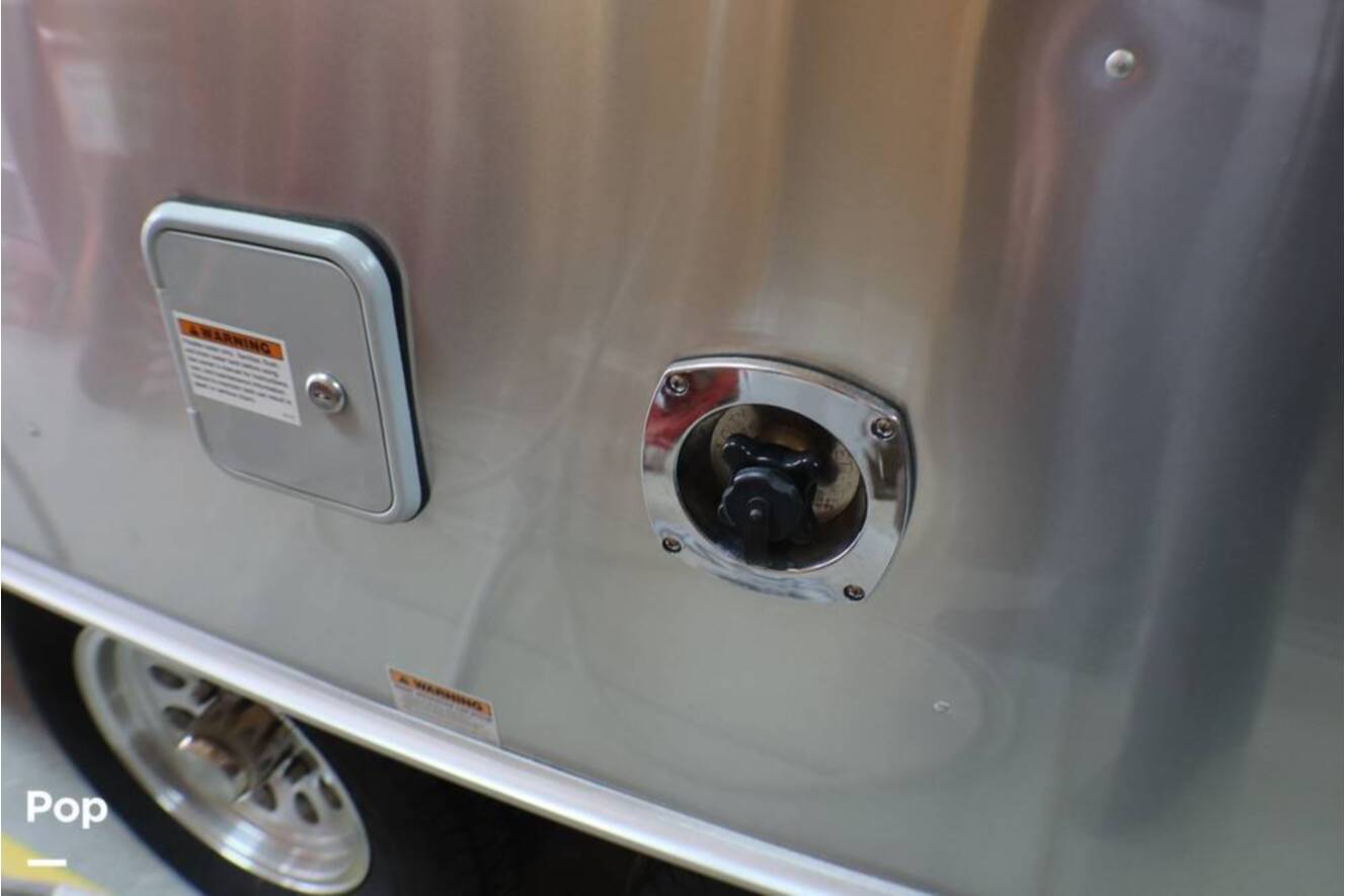 A photo of this 2017 Airstream International Signature 28RB