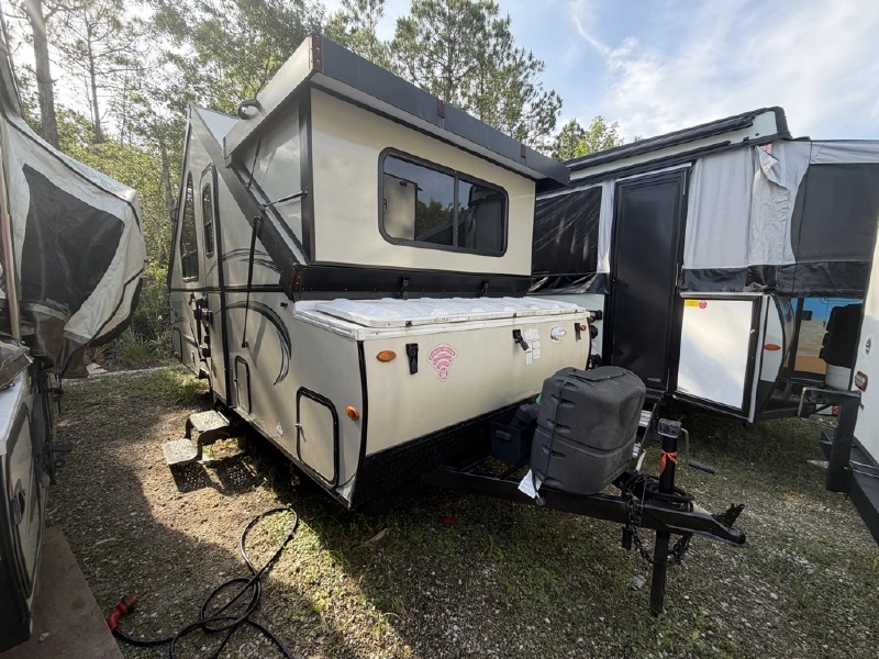 2018 FOREST RIVER FLAGSTAFF HARD SIDE T21DMHW