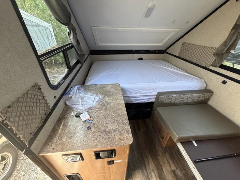 2018 FOREST RIVER FLAGSTAFF HARD SIDE T21DMHW