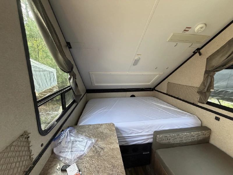 2018 FOREST RIVER FLAGSTAFF HARD SIDE T21DMHW