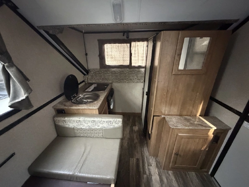2018 FOREST RIVER FLAGSTAFF HARD SIDE T21DMHW
