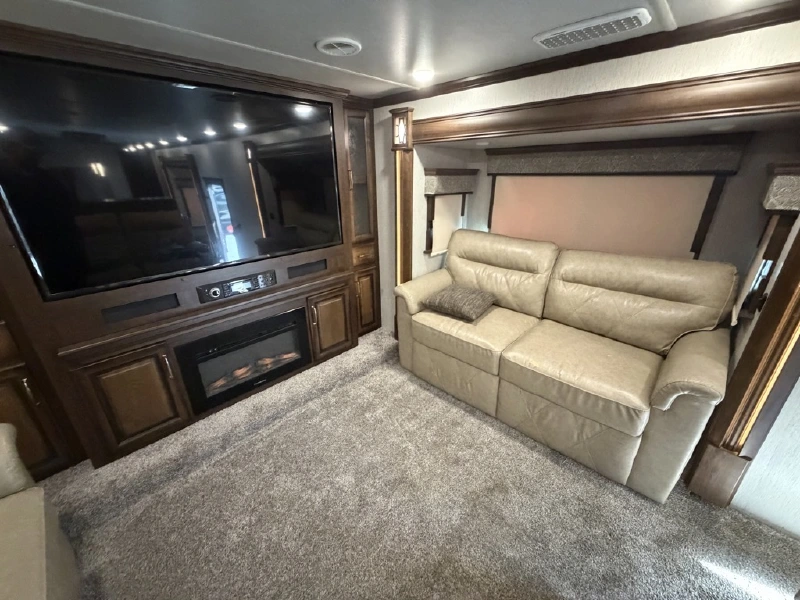 2019 HEARTLAND LANDMARK 365 LM LAFAYETTE
