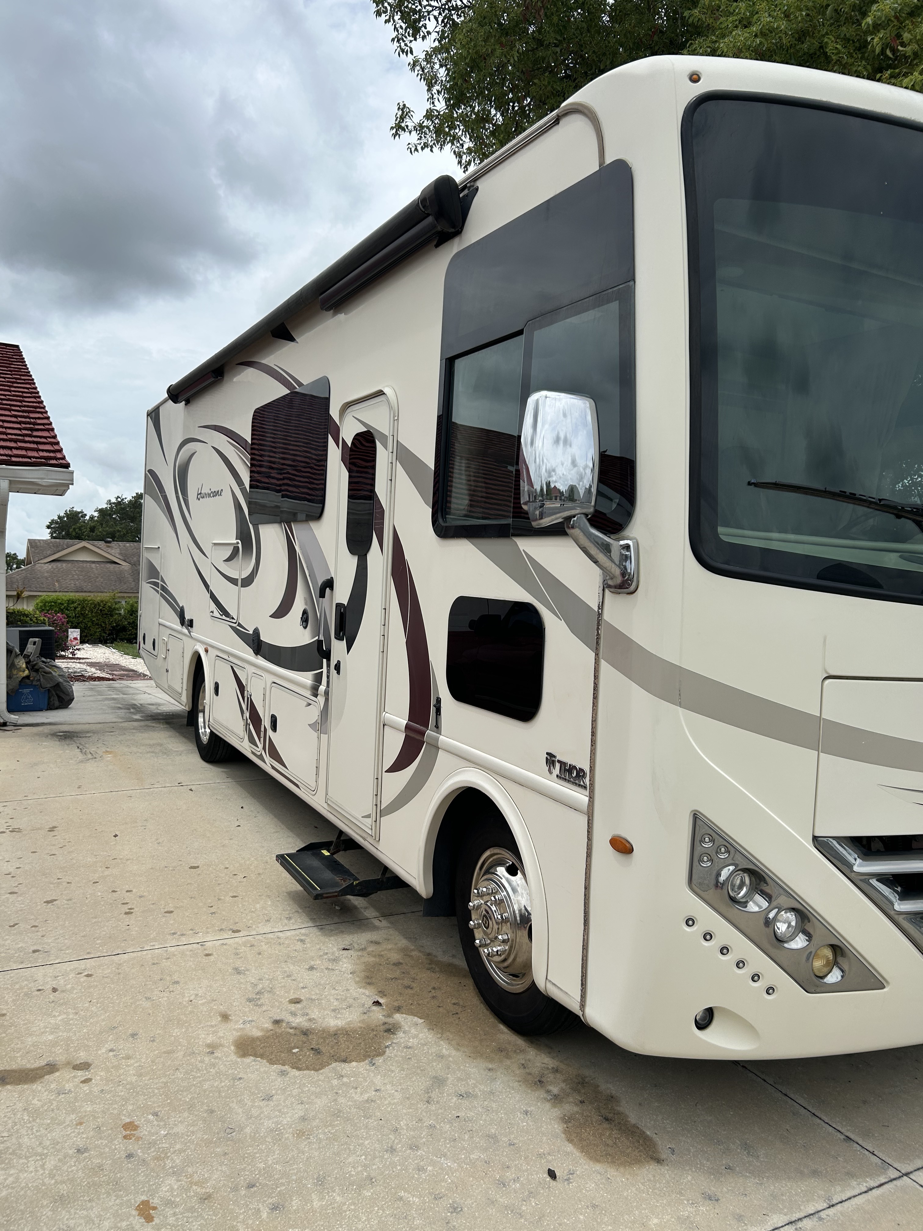 2018 Thor Motor Coach HURRICANE 29M in sun city center FL