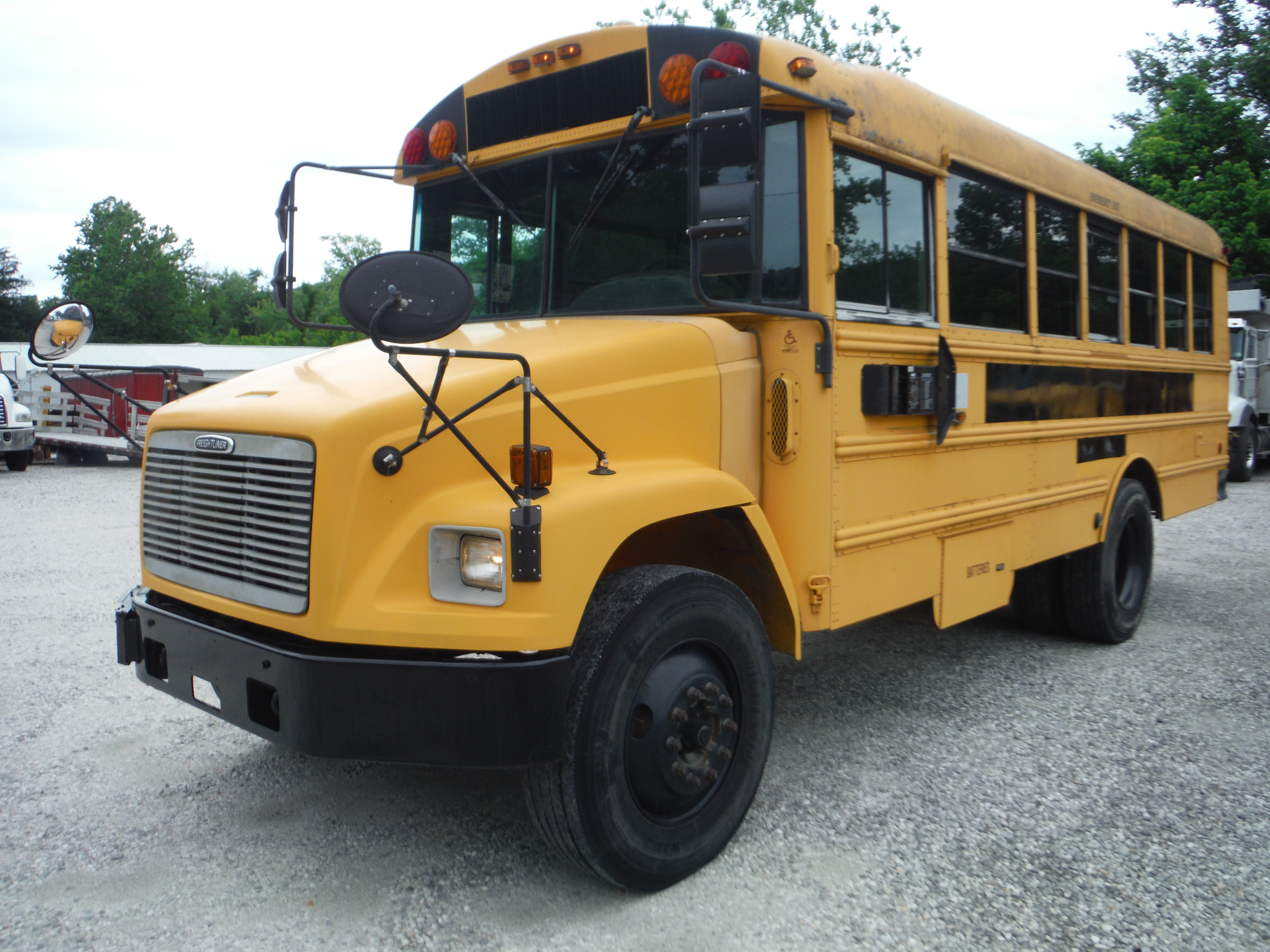 2001 FREIGHTLINER FS65 in Charleston, WV