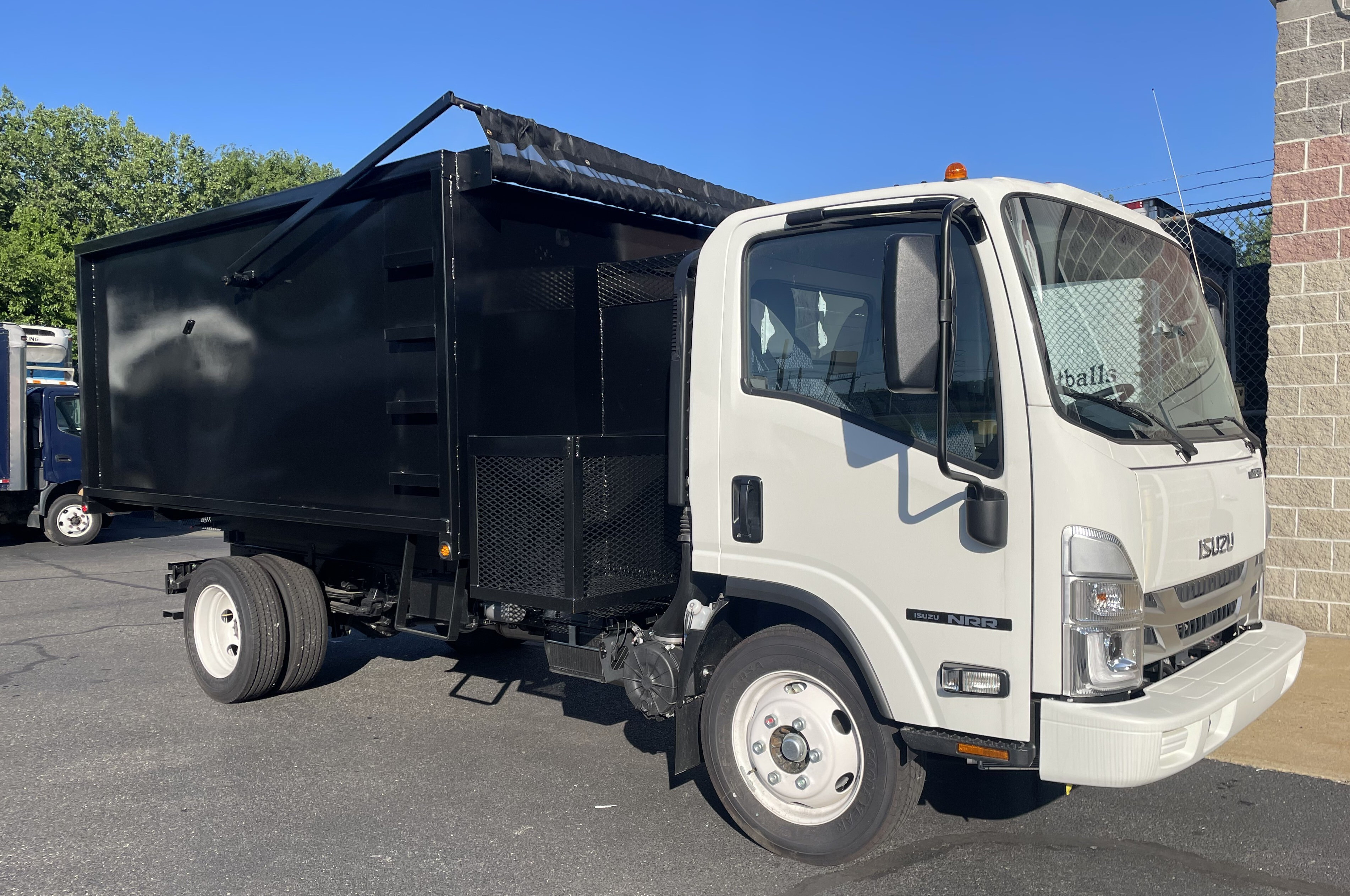 2025 ISUZU NRR
