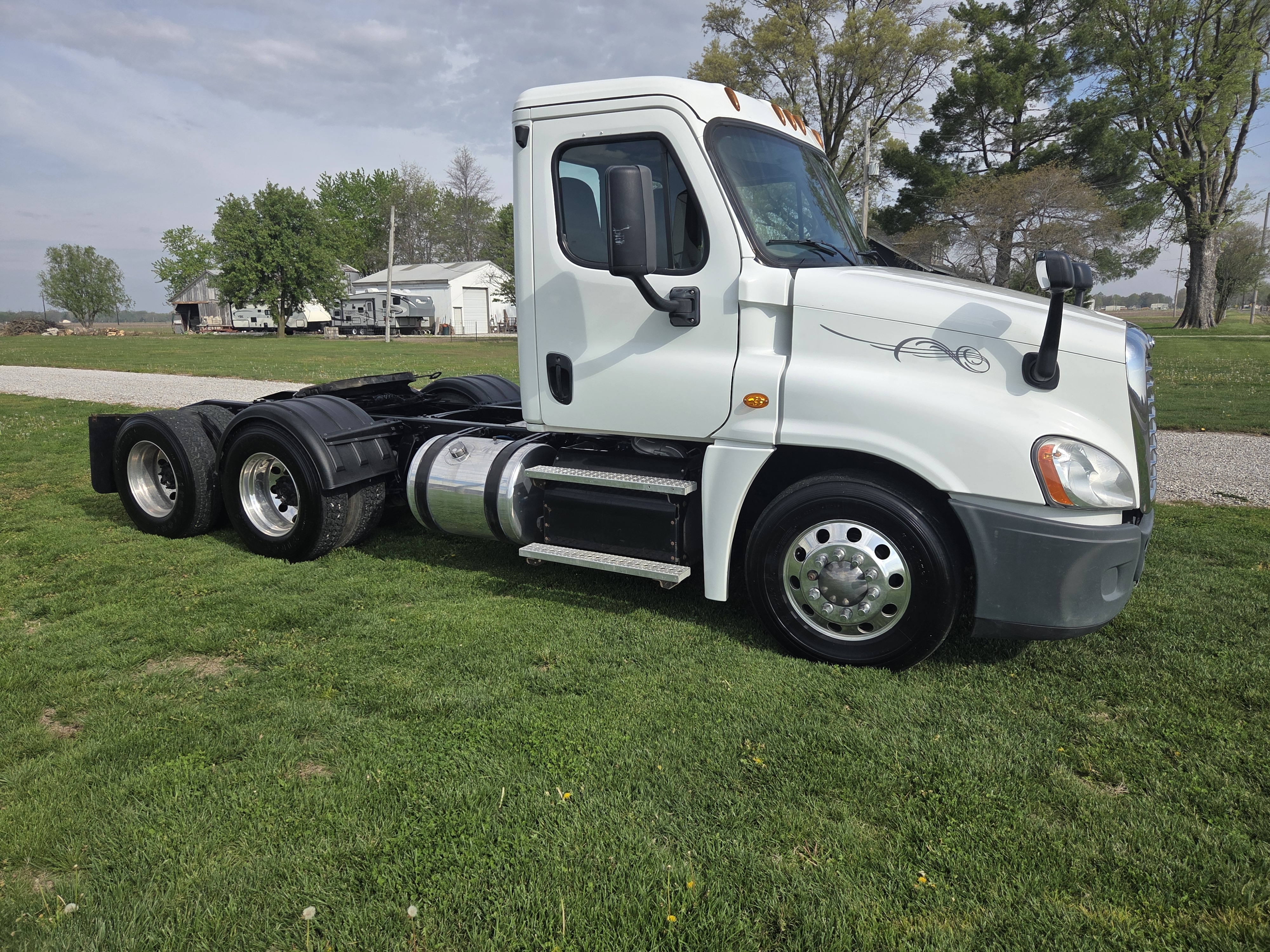 2019 FREIGHTLINER Ca125dc in Mascoutah, IL