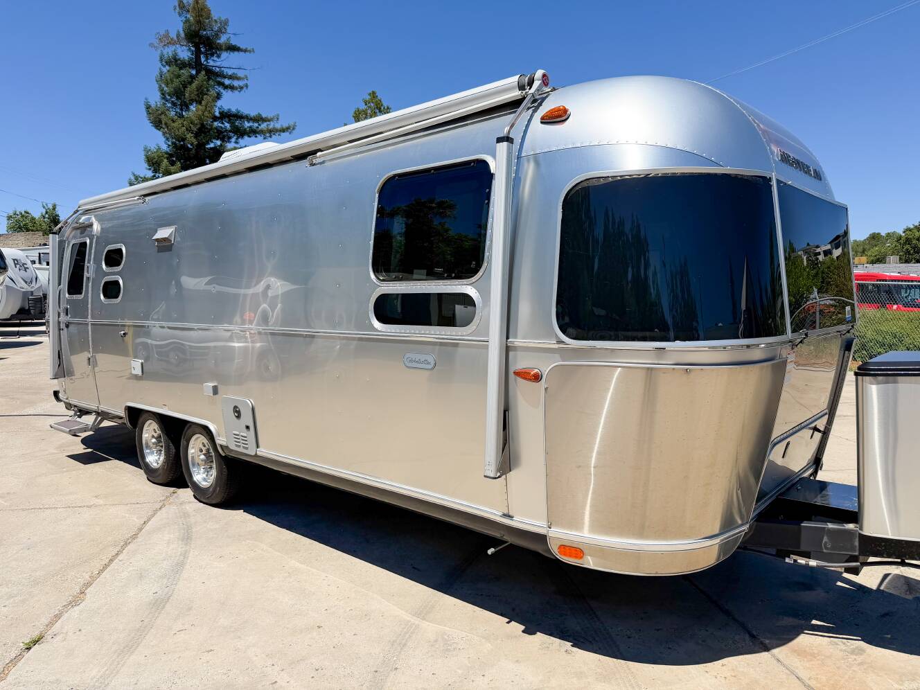A photo of this 2022 Airstream GLOBETROTTER 27FB