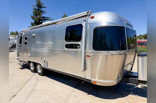 2022 Airstream GLOBETROTTER 27FB in auburn CA