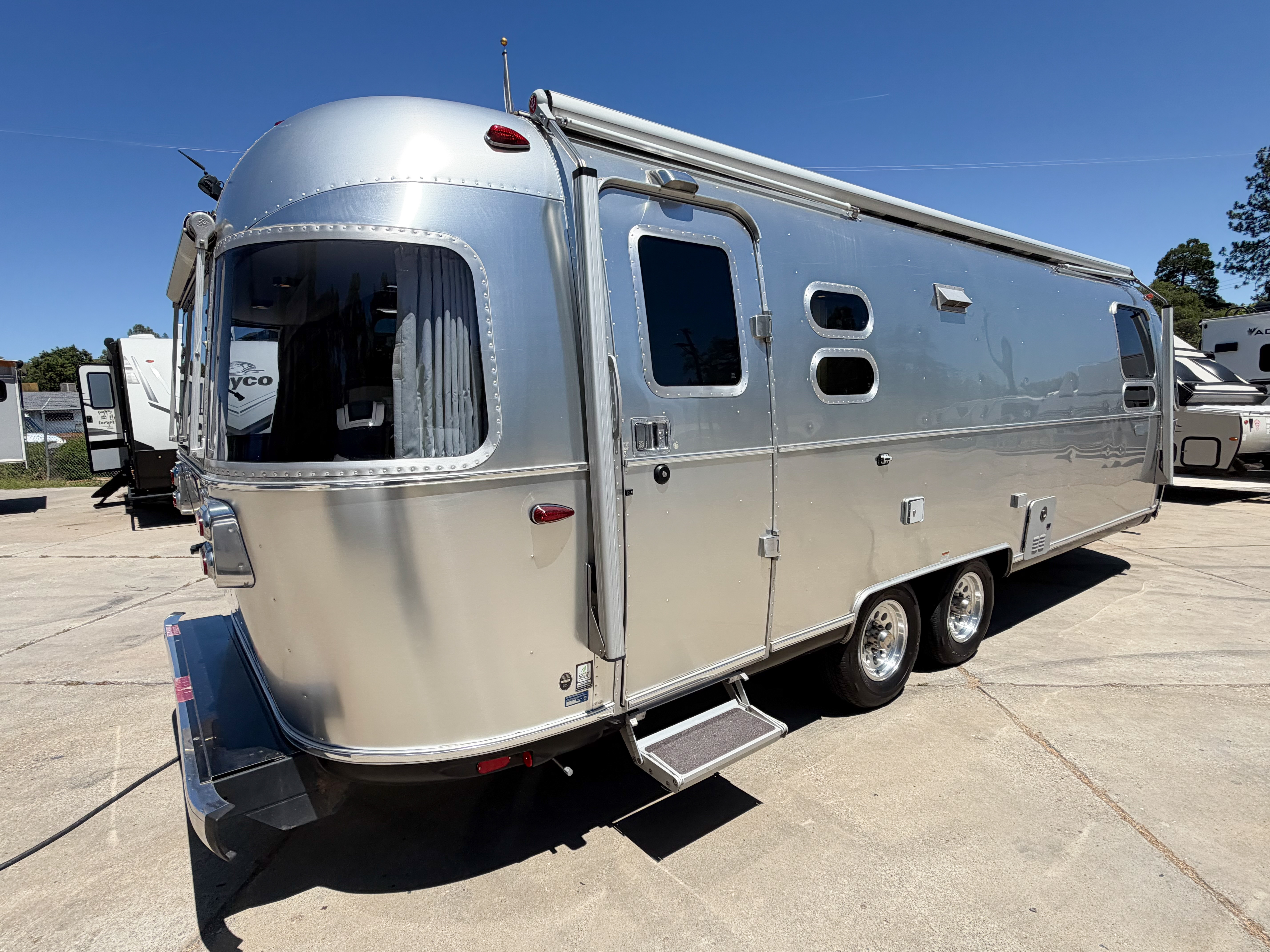 2022 Airstream GLOBETROTTER 27FB in auburn CA