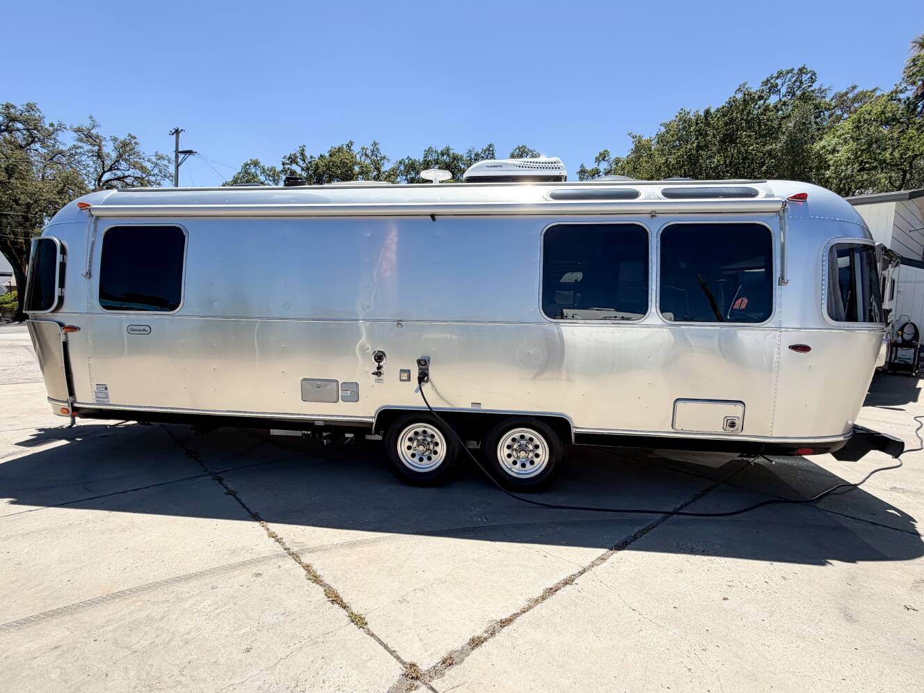 A photo of this 2022 Airstream GLOBETROTTER 27FB