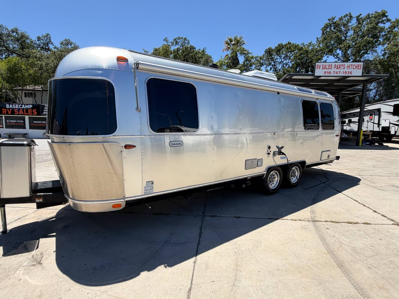 A photo of this 2022 Airstream GLOBETROTTER 27FB