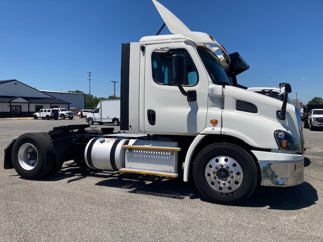 2017 FREIGHTLINER CASCADIA 113 in Pilesgrove, NJ
