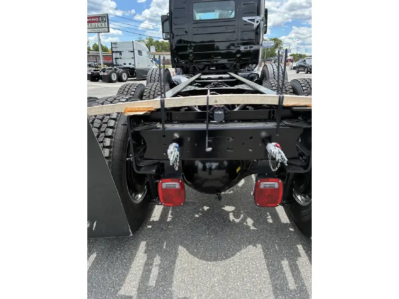 2027 VOLVO VHD