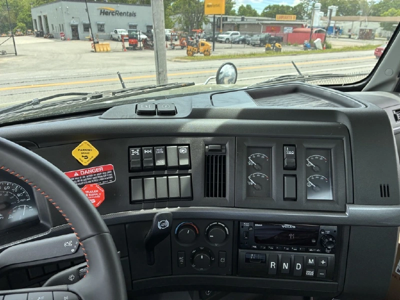 2027 VOLVO VHD