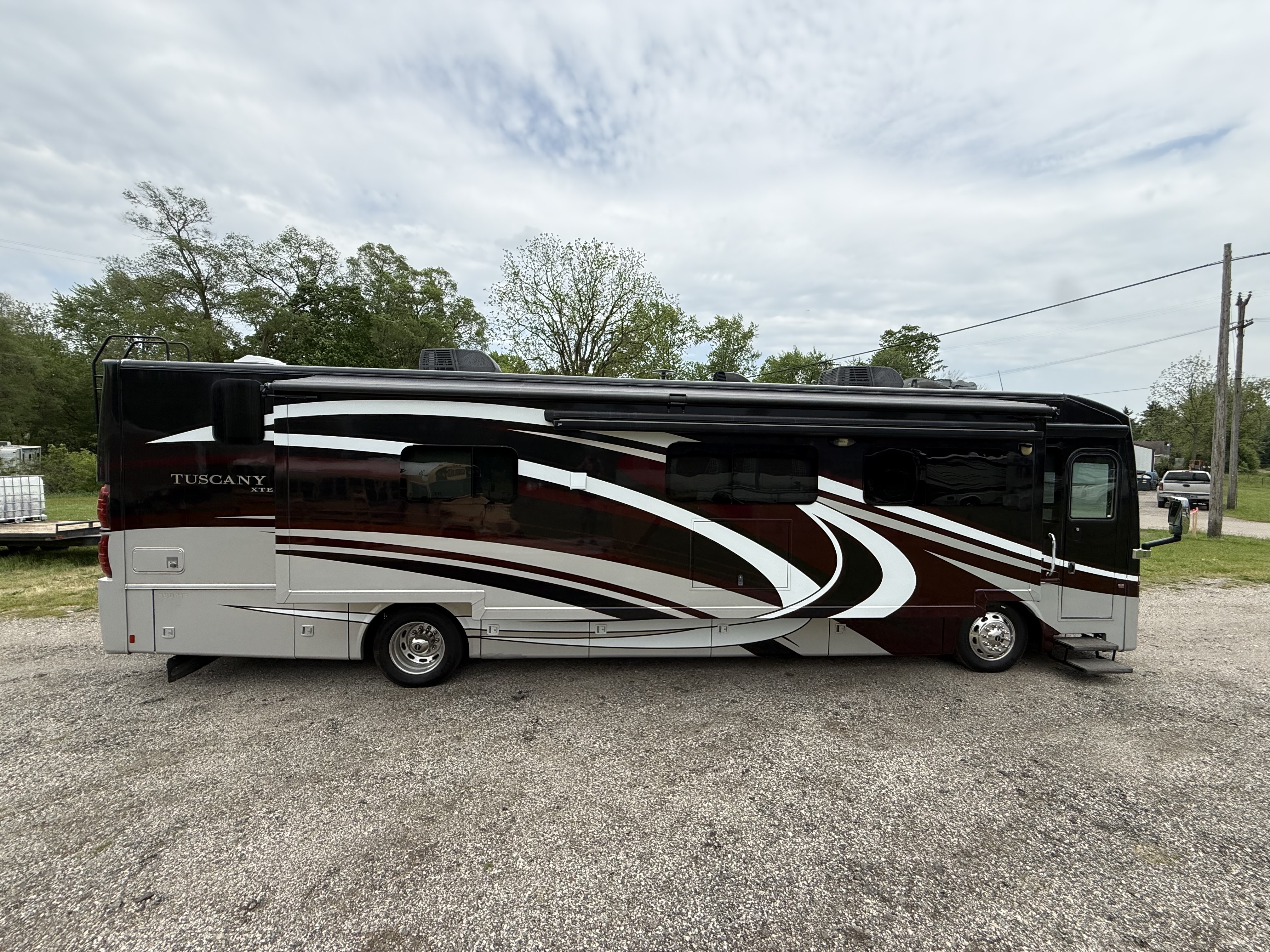 2014 Thor Motor Coach TUSCANY XTE 40EX in conklin MI