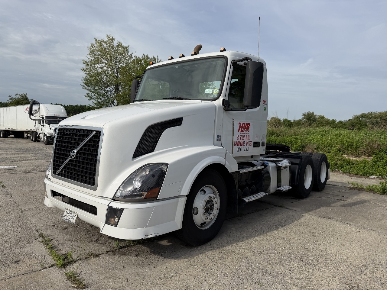 2015 VOLVO VN in Plainview, NY