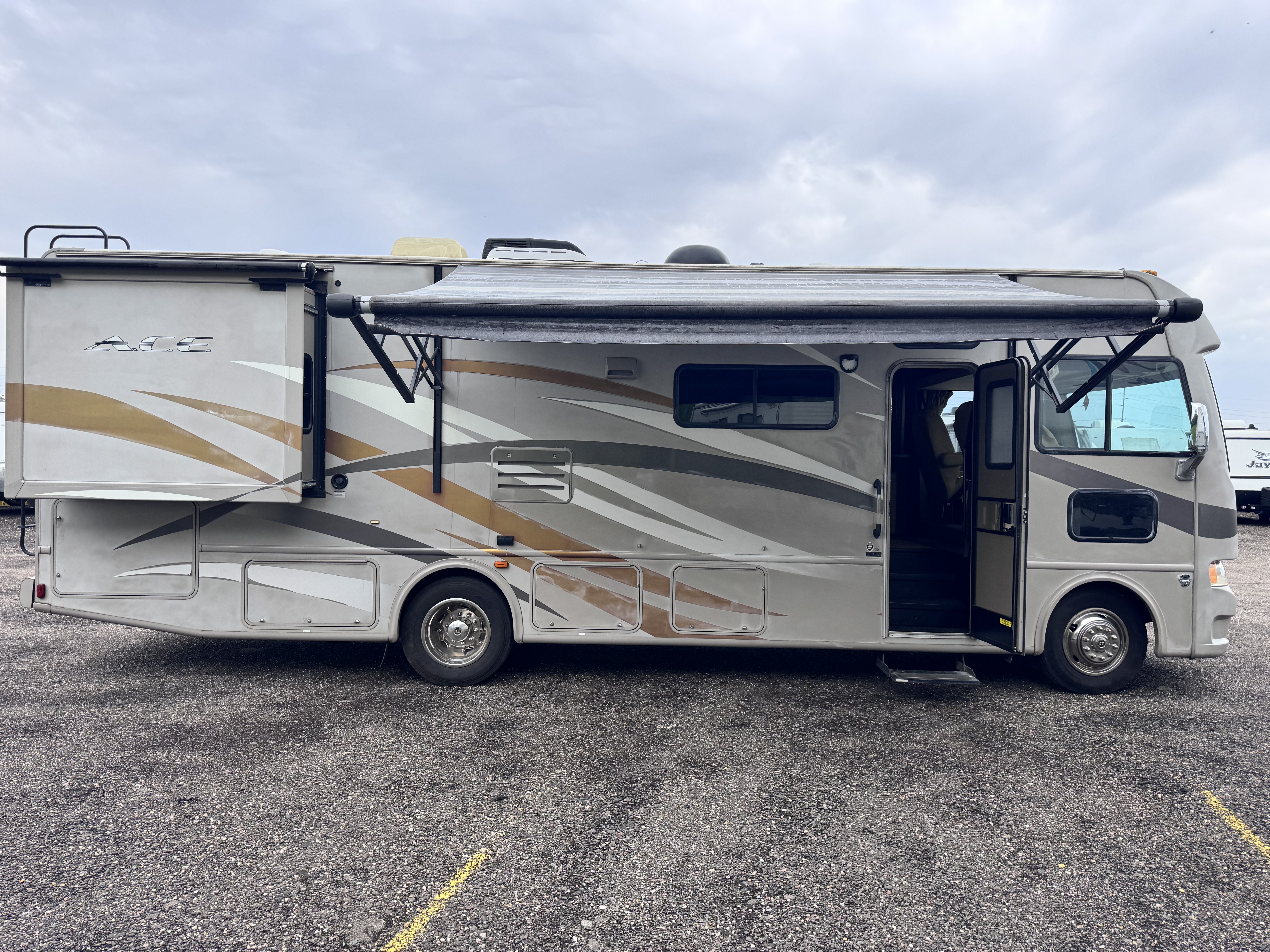 2013 Thor Motor Coach A.C.E. 30 1 RV