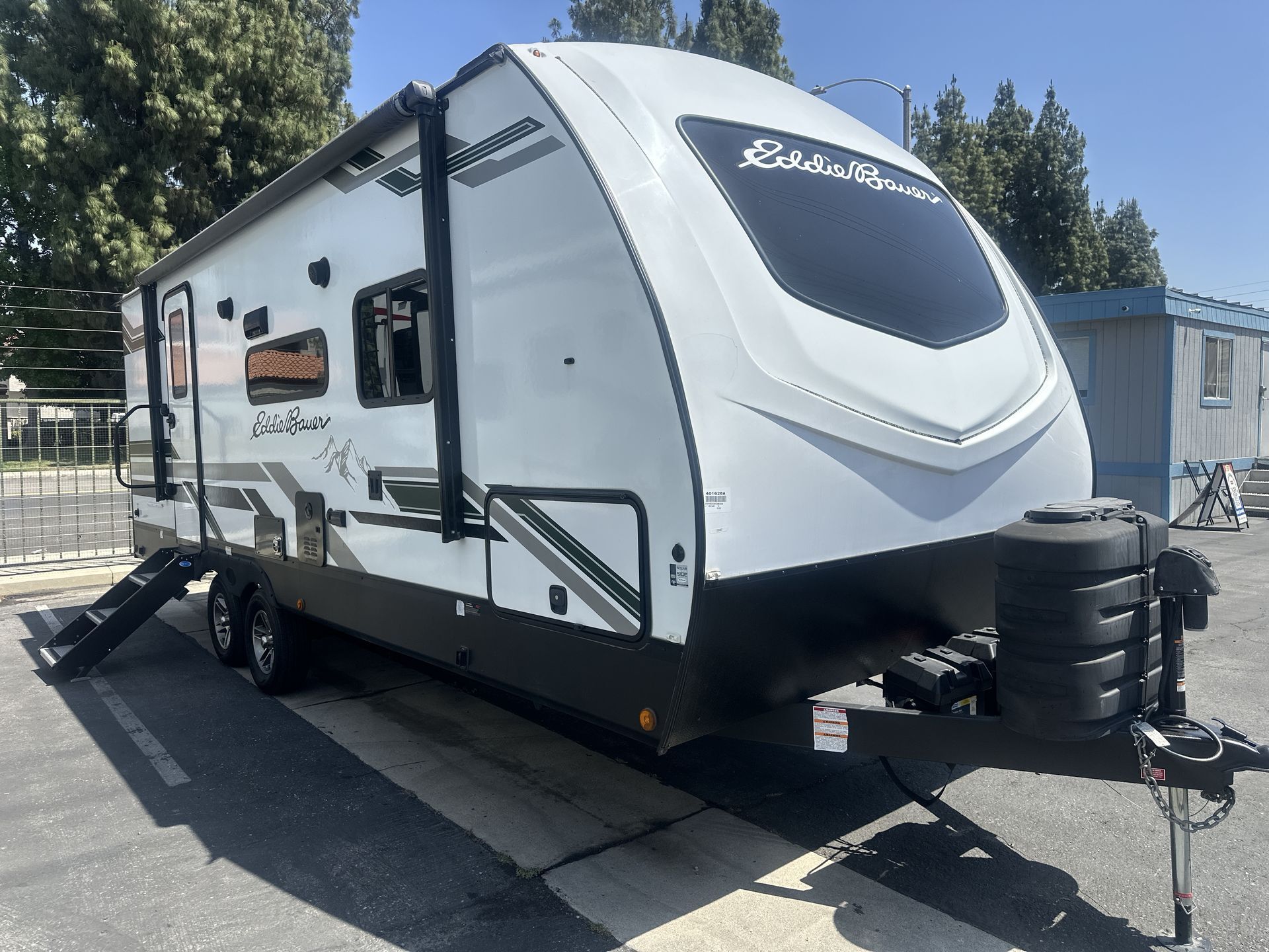 2024 Dutchmen EDDIE BAUER SIGNATURE 23RB in colton CA