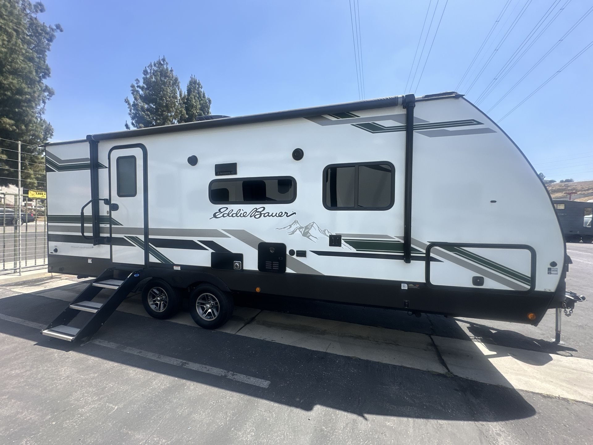 2024 Dutchmen EDDIE BAUER SIGNATURE 23RB in colton CA