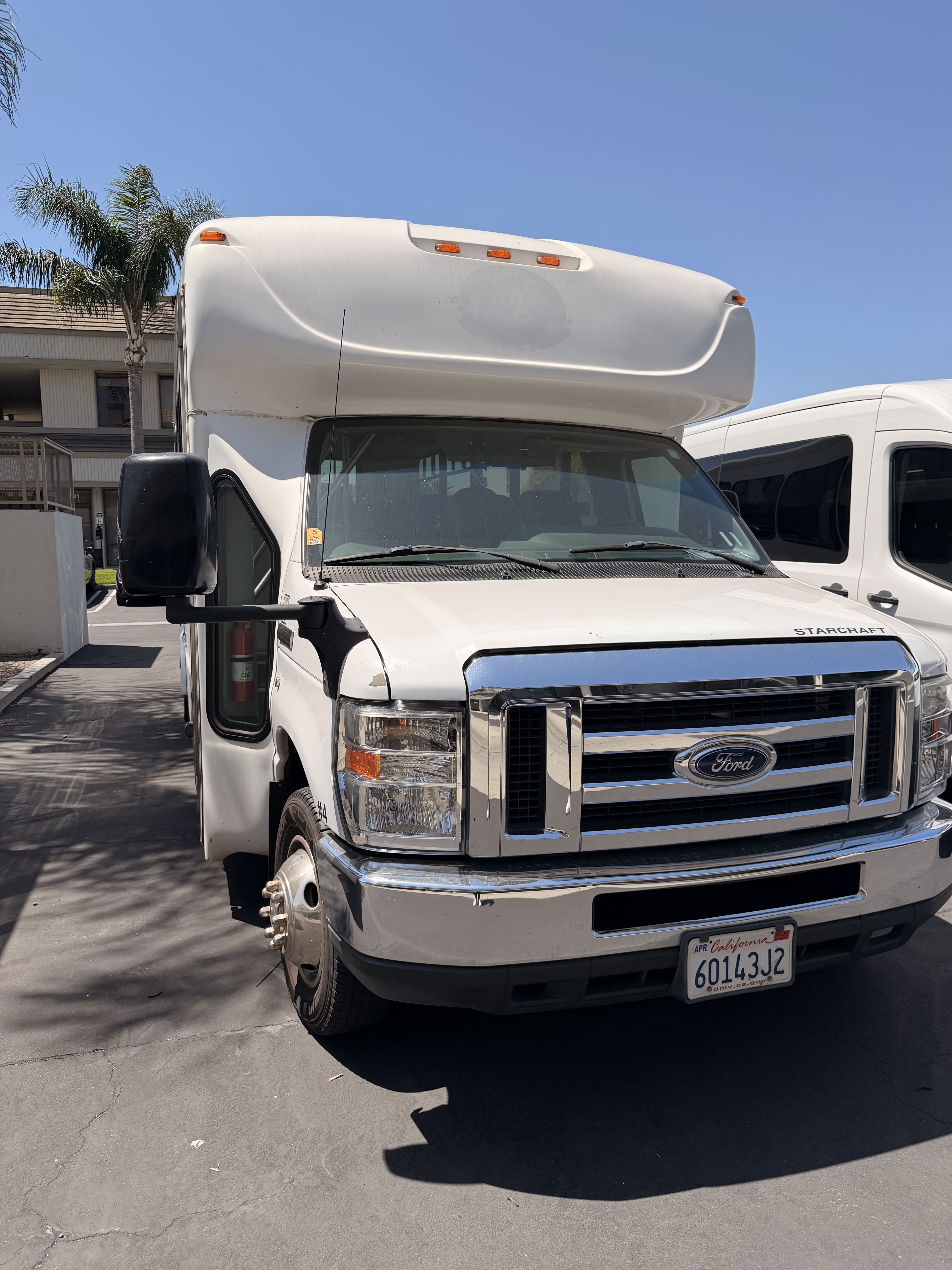 2017 FORD E450 in Buena Park, CA