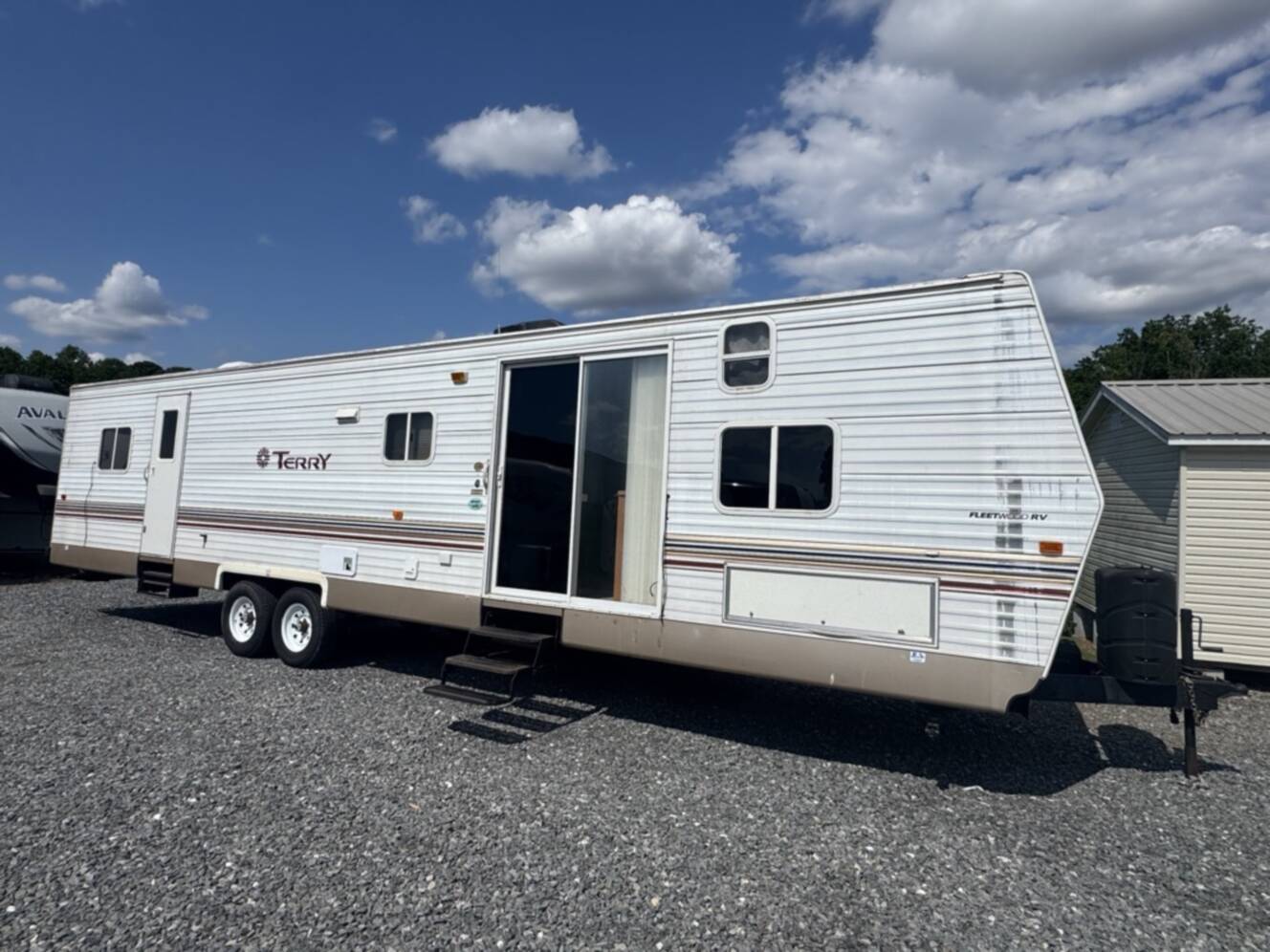 A photo of this 2003 Fleetwood TERRY 39L